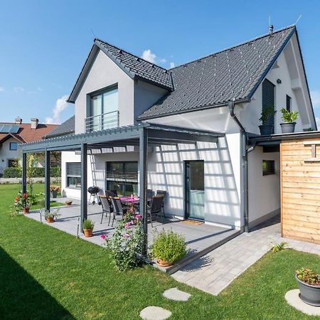 Spacious Family Home Near Bled - Modern & Cozy Радовлица Екстериор снимка
